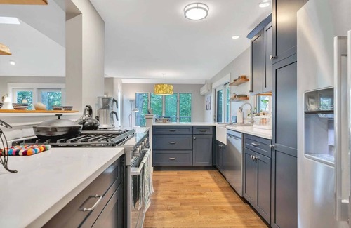 West Hartford Condo | Hot Tub, Sauna, Comm. Pool, Club | Deere Run 6A