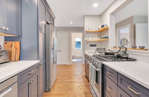 West Hartford Condo | Hot Tub, Sauna, Comm. Pool, Club | Deere Run 6A
