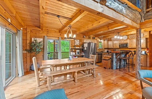 Rockbridge Cabin | Hot Tub, Sauna, GameRoom: Pool Table, Arcade, Ping Pong, Foosball. Hiking Nearby
