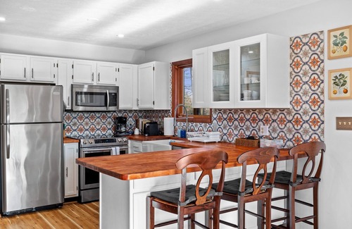 Bushkill Ski Chalet | Hot tub/Sauna/Hiking/Indoor Pool/Lakes