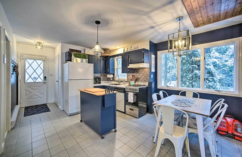Athens House | Hot Tub: Secluded Hideaway on Sleepy Hollow Lake