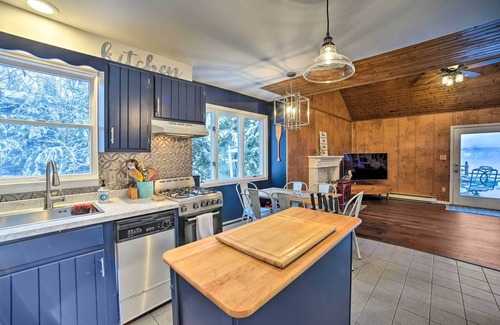 Athens House | Hot Tub: Secluded Hideaway on Sleepy Hollow Lake