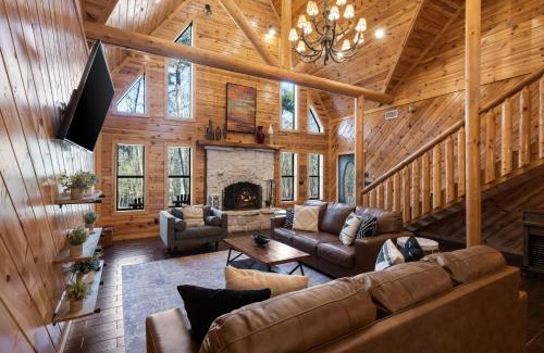 Broken Bow House | Hot Tub Soaks, Bonfires and BBQs Broken Bow Cabin