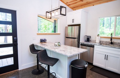 Broken Bow Cabin | Hot Tub, Spa Room, Fire Pit, Electric Candles