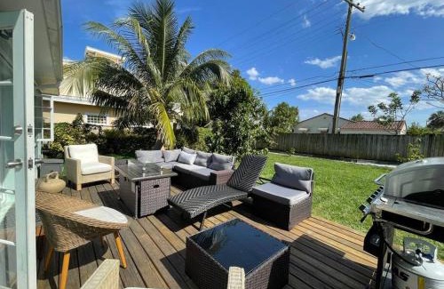 Palm Beach - West Palm Beach Villa | Hot tub, tiki bar, outdoor shower, near Intercoastal Waterway!