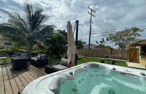 Palm Beach - West Palm Beach Villa | Hot tub, tiki bar, outdoor shower, near Intercoastal Waterway!