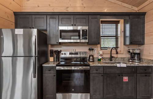 Cosby House | Hot Tub Treehouse Cabin #10 |24 Min to Gatlinburg