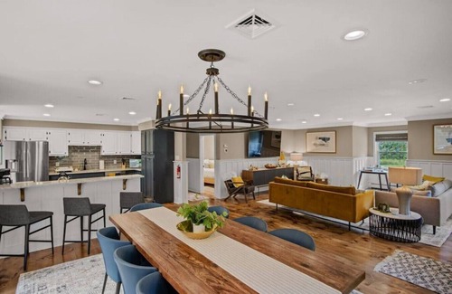 Stroudsburg Apartment | Hot Tub + Treehouse, Peloton & Bunks | Sleeps 13