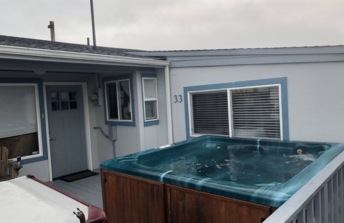 Pacific Beach House | HOT TUB, VIEW, Walk to beach, WiFi, BBQ