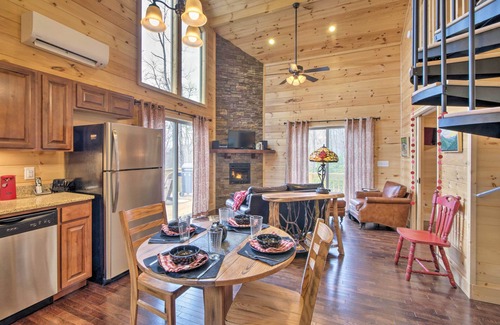 Bryson City Cabin | Hot Tub & Views: Charming Bryson City Cabin!