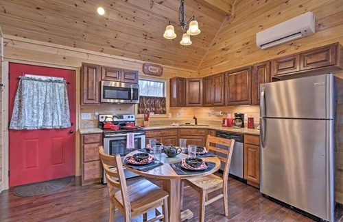 Bryson City Cabin | Hot Tub & Views: Charming Bryson City Cabin!