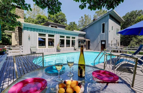 Woodstock House | HOT TUB w/POOL, STREAM on 7 Acres, JUST 2 MINUTES FROM TOWN