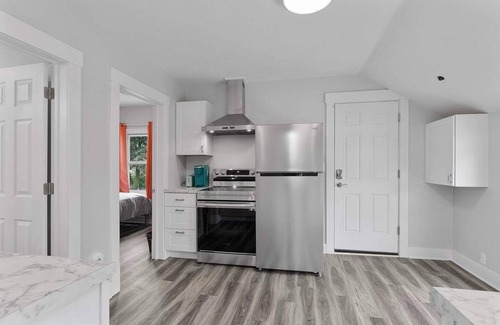 Two Rivers House | Hot Tub, Walk to Neshotah Beach, Sleeps 6