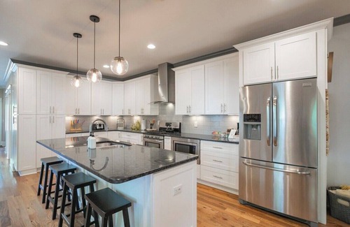 Inglewood House | Hot Tub | Walkable | Arcade | Near DWTN!