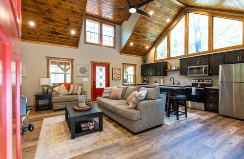 Campton Cabin | Hot Tub, WiFi, Adventure - Family Cabin - Dreamscape - Red River Gorge, Kentucky!