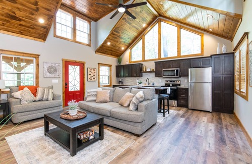 Campton Cabin | Hot Tub, WiFi, Adventure - Family Cabin - Dreamscape - Red River Gorge, Kentucky!