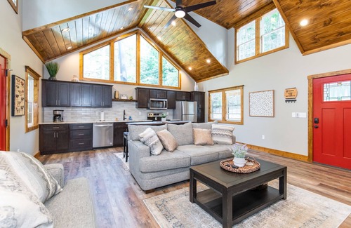 Campton Cabin | Hot Tub, WiFi, Adventure - Family Cabin - Dreamscape - Red River Gorge, Kentucky!