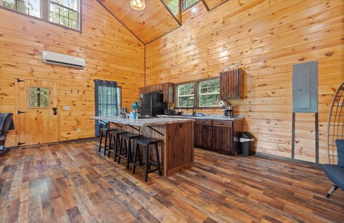 Rogers Cabin | Hot Tub & WiFi - Clifftop Cabin - Muir Valley
