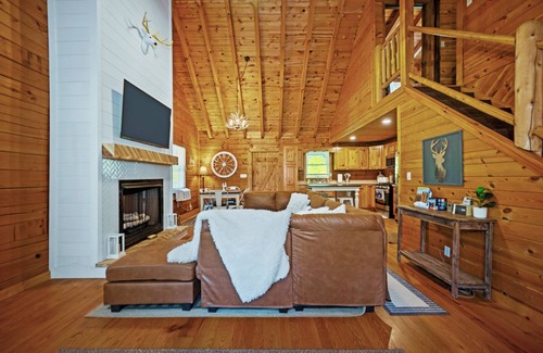 Hazel Green Cabin | Hot Tub, WiFi, Firepit, Pay Lake - HazelBrook Haven - Red River Gorge, Kentucky!