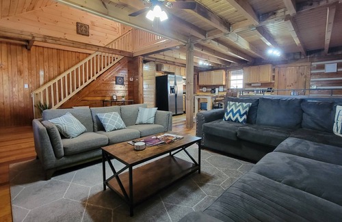 Pine Ridge Cabin | Hot Tub & WiFi - No Pet Fee - Pine Paradise - Getaway to Red River Gorge, Kentucky!