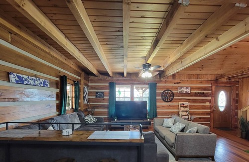 Pine Ridge Cabin | Hot Tub & WiFi - No Pet Fee - Pine Paradise - Getaway to Red River Gorge, Kentucky!