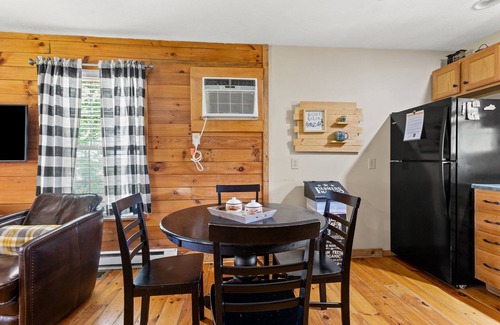 Beattyville Cabin | Hot Tub, WiFi, Pet-Friendly - Heavenly Hideaway - near Red River Gorge, Kentucky!