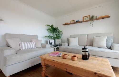 Christchurch House | Hot Tub With A View - Christchurch Harbour