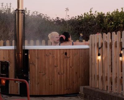 Christchurch House | Hot Tub With A View - Christchurch Harbour