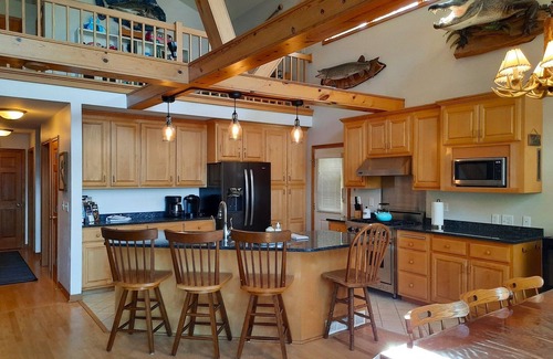 Wautoma House | Hot tub with Spacious 5-bedroom house in Wautoma on Silver Lake