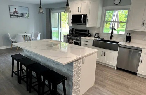 La Porte House | Hot tube/Large Yard 20min to beach!n