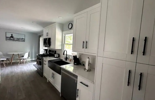 La Porte House | Hot tube/Large Yard 20min to beach!n