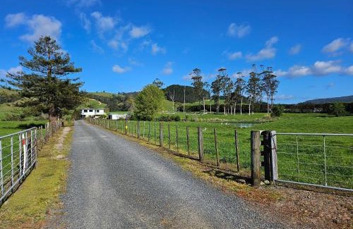 Whenuakite House | Hot Water Beach Farm Stay