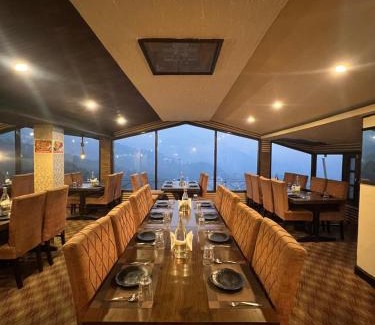Shimla Hotel | Hotel Aachman with parking