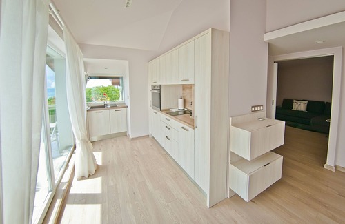 Saints Constantine and Helena Hotel | Hotel Amfora