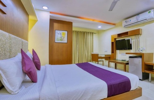 South Tukoganj Hotel | Hotel Amrit Residency