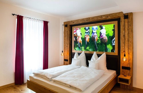 Ebersberg District House | Hotel Apartment "Im Hotel Bichler 102" with Wi-Fi
