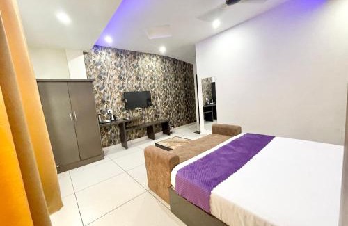 Haridwar Hotel | HOTEL BAGGA KUTEER ! HARIDWAR होटल बग्गा कुटीर ஹோட்டல் பக்கா குடிசை fully-Air-Conditioned-hotel, lift-wifi-and-Parking-availability near Ganga Ghaat and Mansa Devi Temple - 2