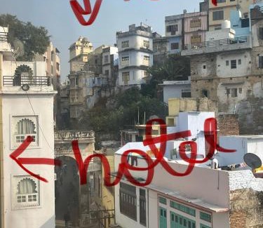 Nathdwara Hotel | Hotel Bansuri I opposite shreenathji temple 80mtr away 966o9o1oo6