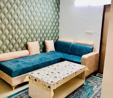 Jagatpura Apartment | Hotel & BNB Solanki Residency Jaipur