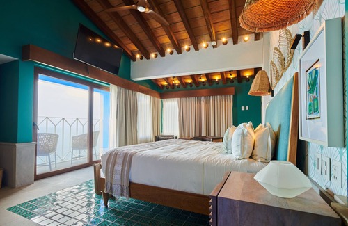 Conchas Chinas Hotel | Hotel Boutique Luxury Patio Azul