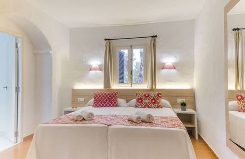 Es Canar Resort | Hotel Cala Martina