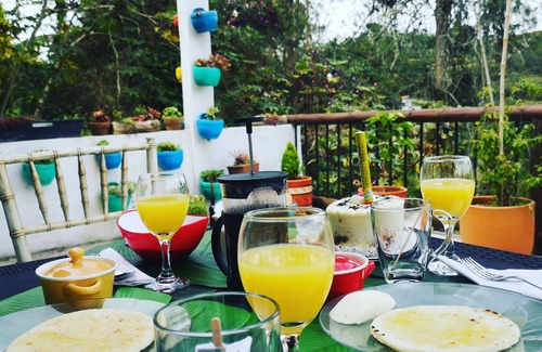 Rionegro House | Hotel Campestre con Hermosa Vista a las Montañas
