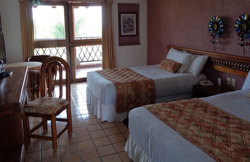 Ziracuaretiro Hotel | Hotel Campestre Hacienda Caracha