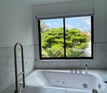 Cali Hotel | Hotel Casa Kreenty