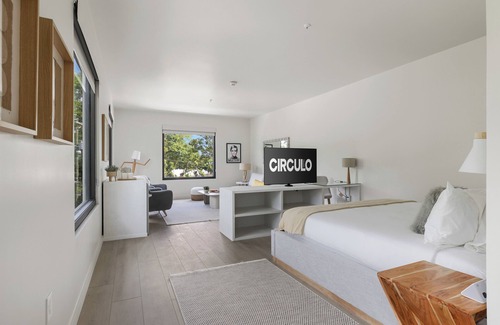 North Charleston Hotel | Hotel Circulo | Park Circle | Corner Suite 280