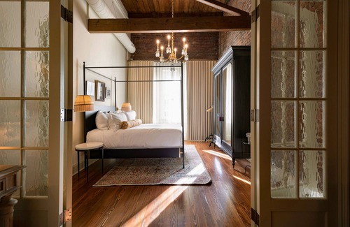 Downtown Knoxville Hotel | Hotel Cleo, Knoxville Downtown, a Tribute Portfolio Hotel