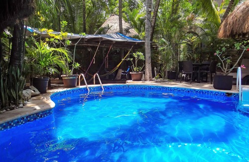 Tohoku House | HOTEL COCOS CABAÑAS - KING SUITE ROJA