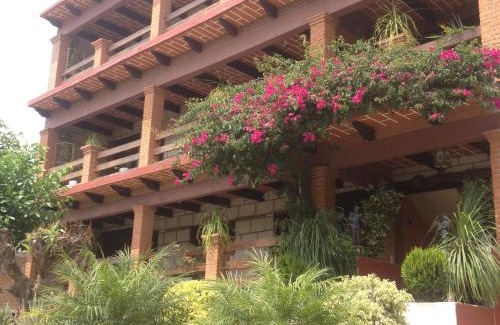 El Pueblito Hotel | Hotel Colibri Queretaro