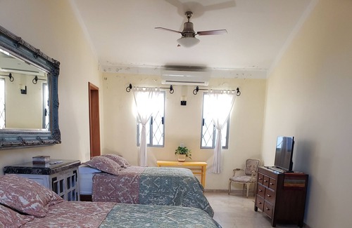 La Paz Bed & Breakfast | Hotel con Encanto, de Trato Personalizado, Habitaciones Amplias, con Estilo!