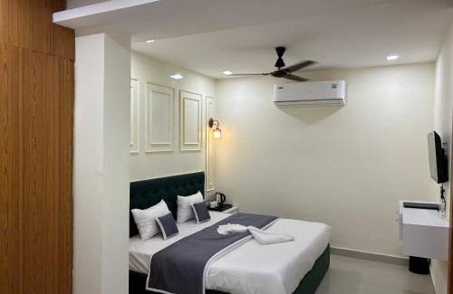 Civil Lines Hotel | Hotel Cosmopolitan Rooms & Banquet